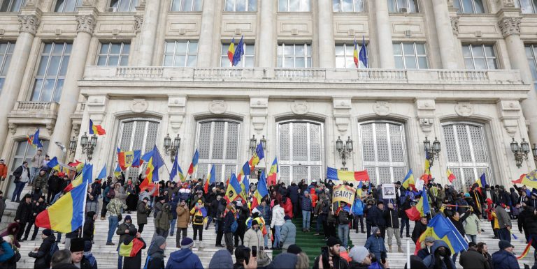 Protest al sindicaliștilor BNS, la Parlament