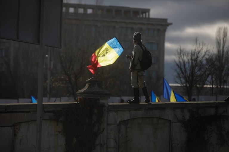 Romanian gov’t undecided on ‘no jab, no job’ green pass for workplace