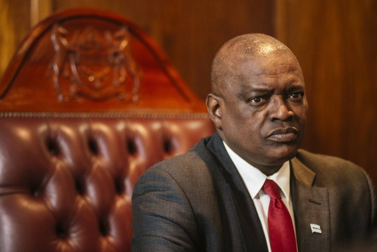 Preşedintele Botswanei: Unii diplomaţi depistaţi pozitiv la varianta Omicron veniseră din Europa