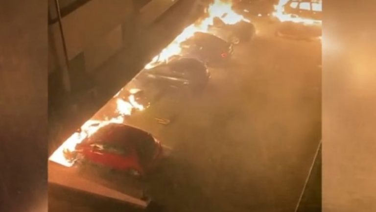 VIDEO | Incendiul puternic de la Constanța: peste 30 de maşini, avariate. Parcarea, fără autorizaţie de securitate la incendiu