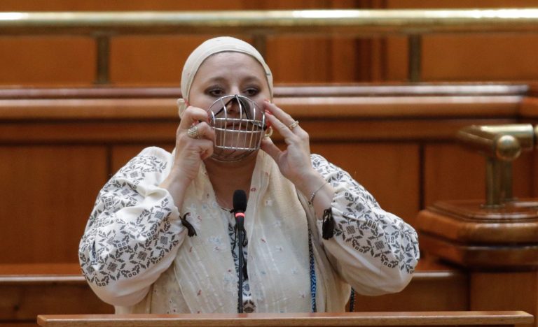 Parchetul s-a autosesizat şi deschide un dosar penal după ce Diana Şoşoacă a omagiat mişcarea legionară