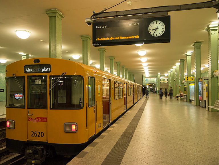 Certificat verde obligatoriu pentru oamenii fără adăpost din Berlin ca să fie lăsați să doarmă la metrou