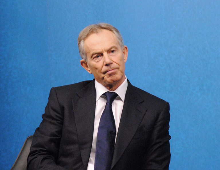 Tony Blair: Nu te-ai vaccinat, ești idiot