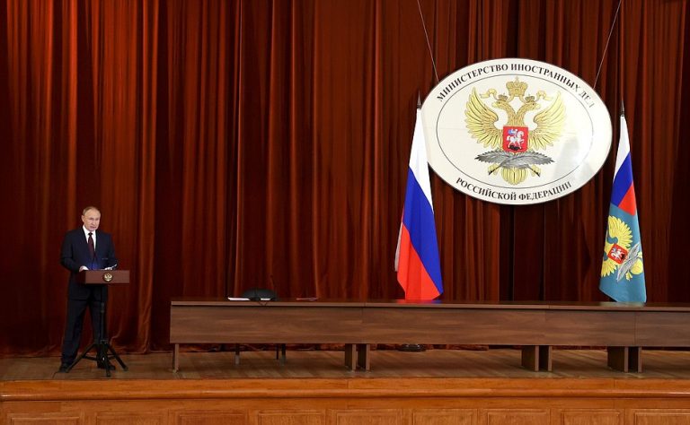 Rusia „fabrică un pretext pentru o invazie”, cred oficialii americani. Kremlinul ar putea folosi un videoclip cu un atac fals împotriva Rusiei