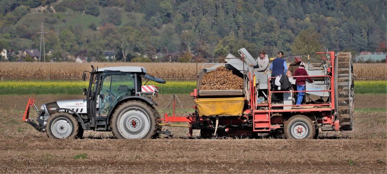 Ministerul Agriculturii a alocat 270 de milioane de lei pentru subvenţionarea accizei la motorina utilizată în agricultură