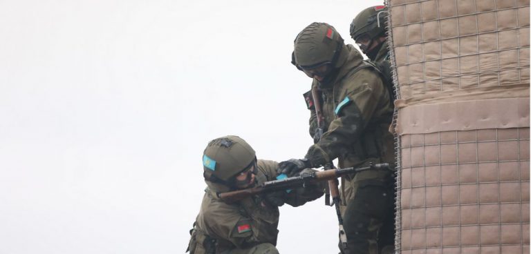 INTERCEPTĂRI | Militarii ruși le spun iubitelor ce prăpăd fac în Ucraina: „Păi, care rus nu fură?” / „Trei tanchişti au violat o fată de 16 ani”
