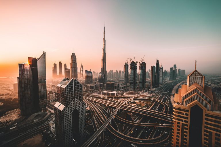 Emiratele Arabe Unite vor să elimine monopolurile deţinute de marile familii de afaceri asupra vânzărilor de bunuri importate