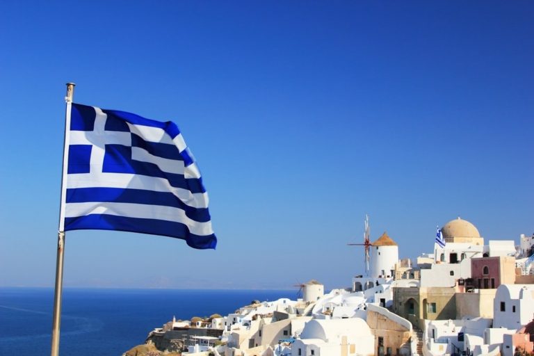 Greece lifts travel restrictions for Romanian tourists. ‘A good mood and passport is all that’s needed’-minister