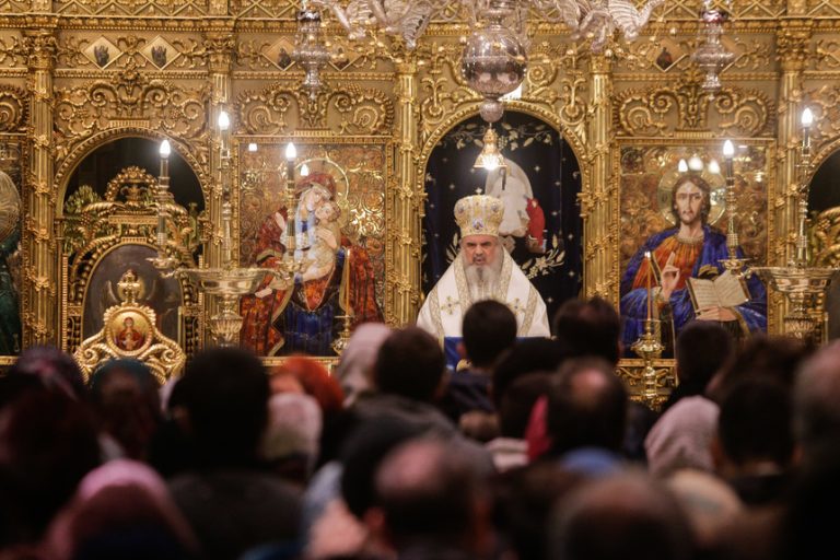Programul slujbelor de Crăciun şi Anul Nou. Patriarhia anunţă că accesul în interiorul Catedralei Patriarhale va fi restricţionat la maxim 70 de persoane