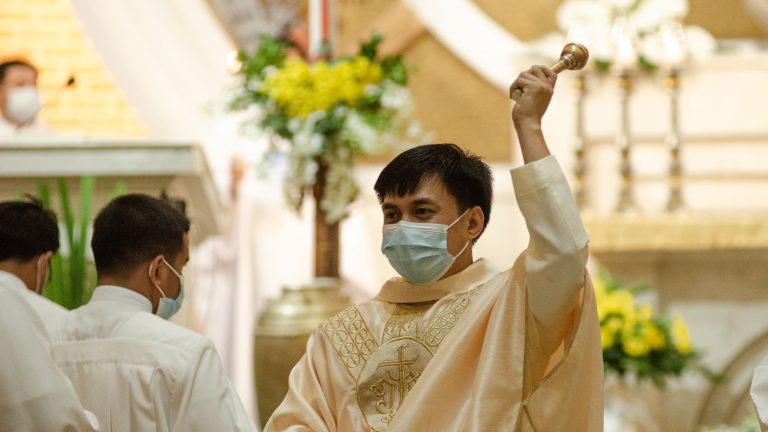 Rezultatele unei anchete privind 215 presupuşi pedofili din Biserica Catolică spaniolă, transmise Vaticanului