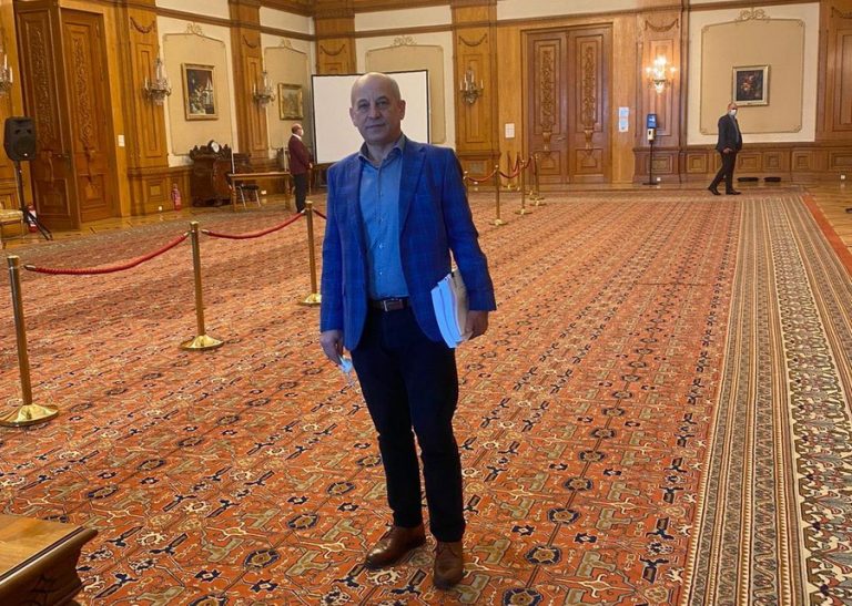 Fostul director al Direcţiei economice din Ministerul Transporturilor, Petre Neacșa, trimis în judecată pentru luarede mită