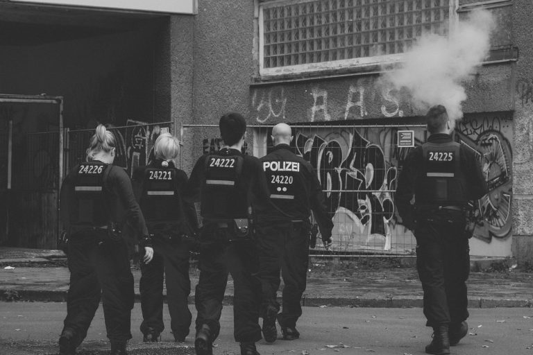 Un grup de anti-vaxxeri ar fi plănuit să-l ucidă pe premierul unui land din Germania