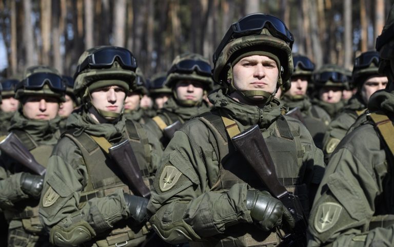 Incident la o fabrică de rachete din Ucraina. Un soldat şi-a împuşcat cinci camarazi înainte de a fugi