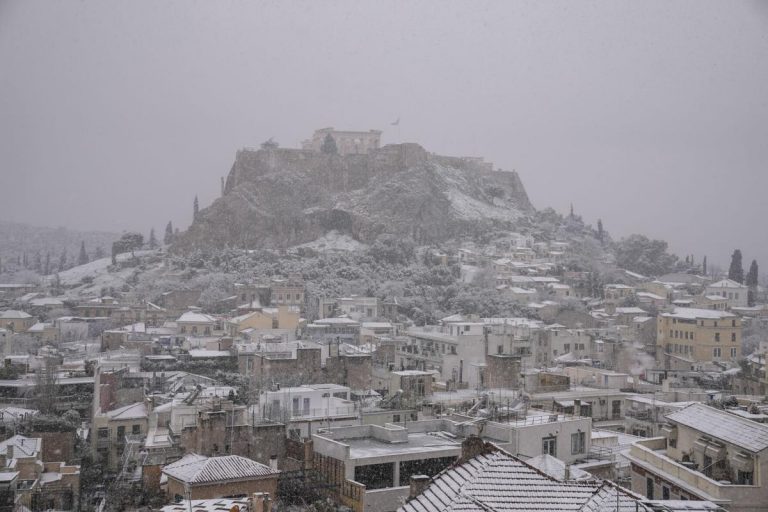 VIDEO | Căderile masive de zăpadă fac ravagii în Grecia și în Turcia