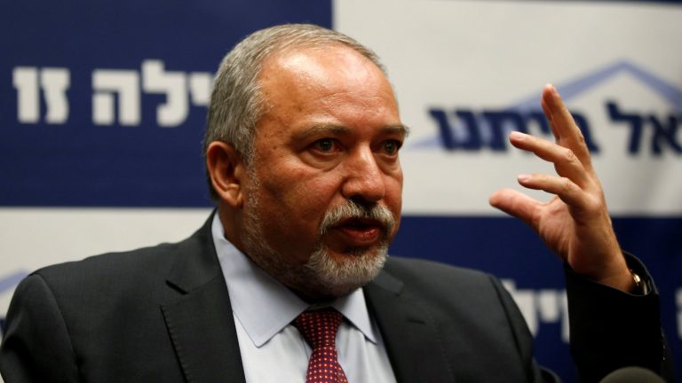 Ministrul israelian al Finanţelor, testat pozitiv cu coronavirus, după ce s-a vaccinat cu cea de-a patra doză