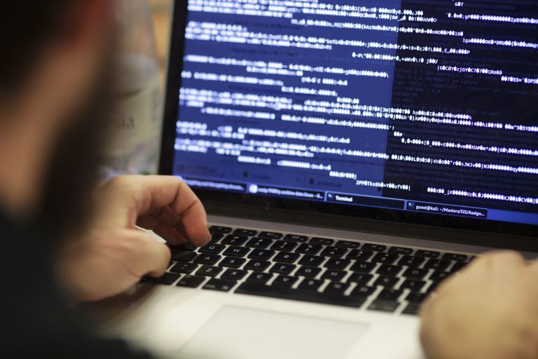 VIDEO | Hackeri angajați de SRI. Metodele prin care sunt recrutați