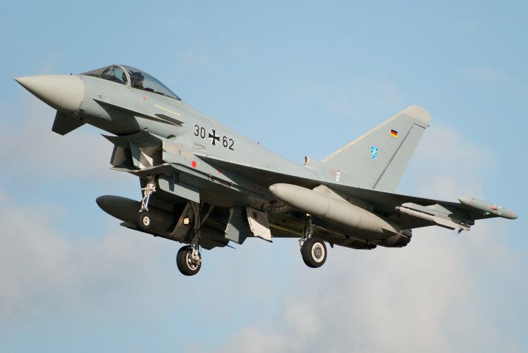 MApN: Atacuri aeriene ale Federaţiei Ruse în Ucraina, în apropierea graniţei cu România / Două aeronave Eurofighter Typhoon, ridicate de la sol