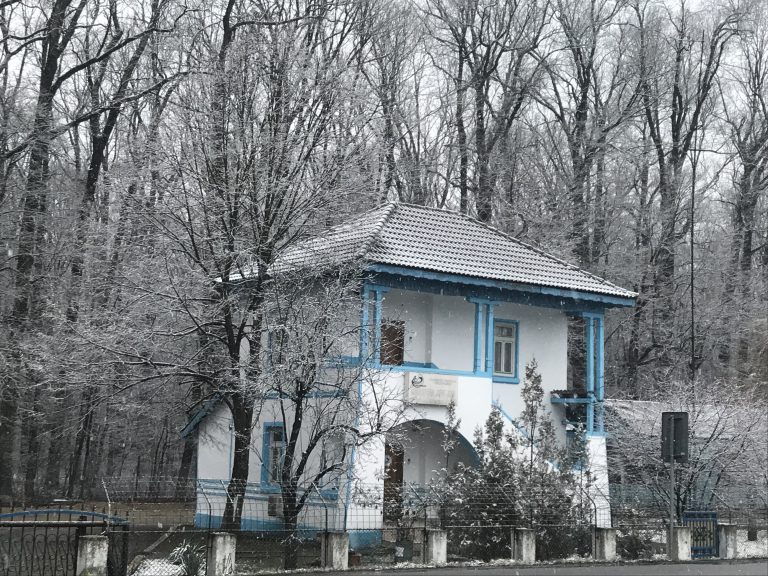 Winter finally arrives in Romania. Mercury will plunge to  -18 Celsius in some places. Icy weather forecast for next two days