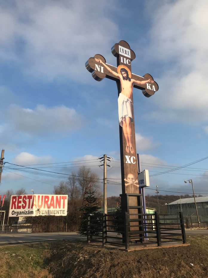 Giant cross near Slatina, southern Romania. Universul.net