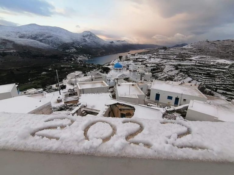 VIDEO | Iarnă siberiană în Grecia. Armata salvează șoferii din nămeți