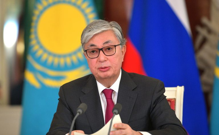 Președintele Kazahstanului îl acuză pe predecesorul său, Nursultan Nazarbaev, că a creat o „castă a bogaţilor”