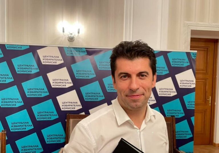 Bulgarian  PM Petkov calls on public to donate a month’s salary to Ukraine