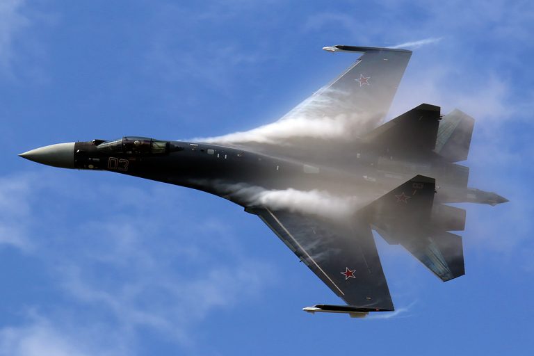 Rusia continuă să transfere forţe aeropurtate şi avioane de luptă Su-35S în Belarus