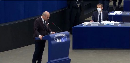 Liberal lawmaker Rares Bogdan/French President Emmanuel Macron, European Parliament.