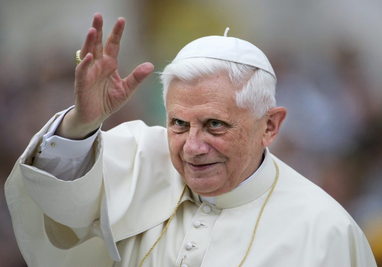 Fostul Papă Benedict al XVI-lea, acuzat de inacţiune în patru cazuri de pedofilie, într-un raport german independent