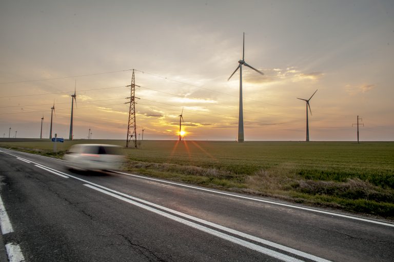 ANALIZĂ | România este la coada clasamentului UE la energia solară şi eoliană