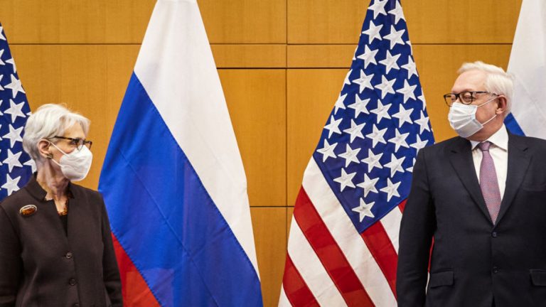 SUA reafirmă că uşile NATO rămân deschise. Rusia cere Washingtonului să nu subestimeze riscul unei confruntări