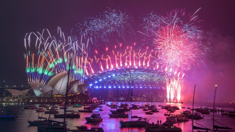 VIDEO | Spectacole de lumini şi focuri de artificii au marcat începutul anului 2022 în Noua Zeelandă, Australia şi Hong Kong