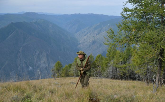 Vladimir_Putin_in_Siberia_(2019-10-06)_17