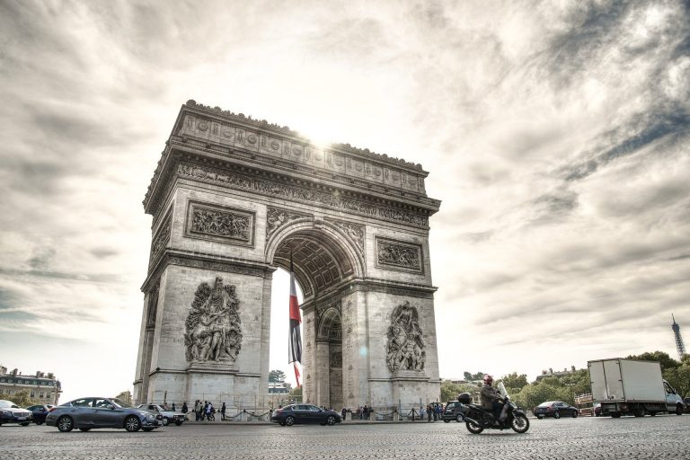 Trece Franța la scrutinul proporțional? Cadrele noii dezbateri care a apărut la Paris