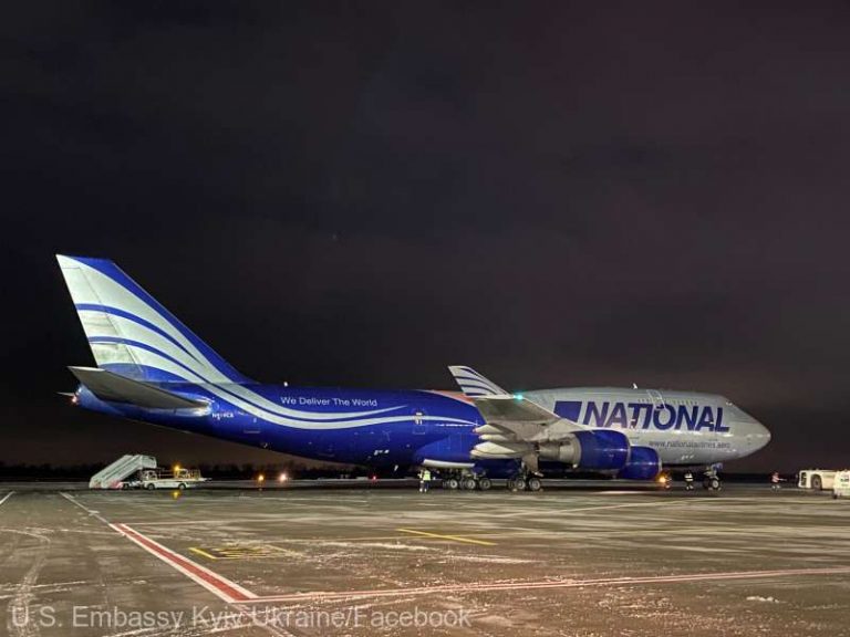A ajuns la Kiev primul transport de armament american din pachetul de 200 milioane dolari