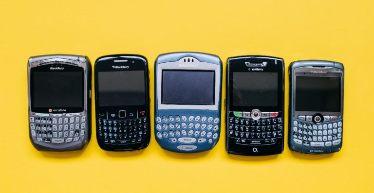 Telefoanele BlackBerry tradiţionale nu vor mai funcţiona începând de astăzi