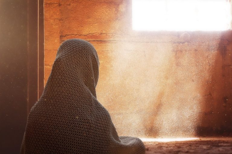 Pedeapsă sharia pentru adulter: 100 de lovituri de bici pentru femeie, 15 pentru bărbat