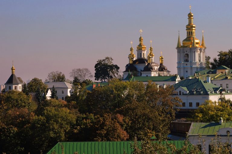 Sfaturile ambasadei Franţei la Kiev: Să aveţi rezerve de apă, de hrană şi îmbrăcăminte călduroasă