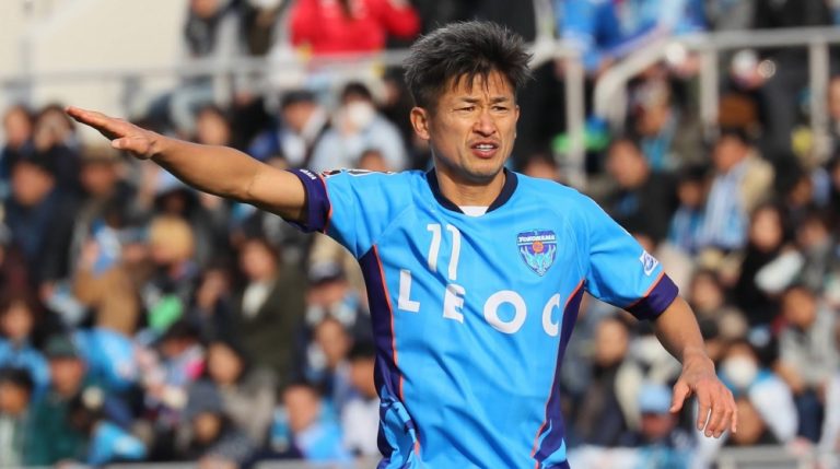 „Regele Kazu”, în vârstă de 54 de ani, a semnat cu o echipă din liga a patra japoneză. Fotbalistul vrea să joace până la 60 de ani