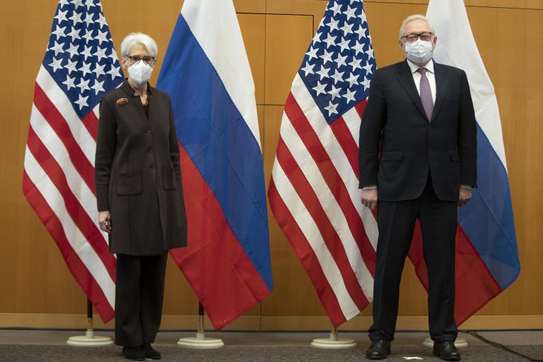Negocierile SUA-Rusia în cadrul OSCE de la Geneva au eșuat. Militari ruşi îi vor prezinta preşedintelui Vladimir Putin opţiunile