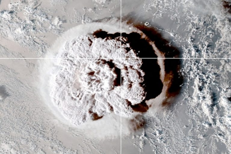 VIDEO | O nouă „erupţie mare” a vulcanului subavcatic din Tonga