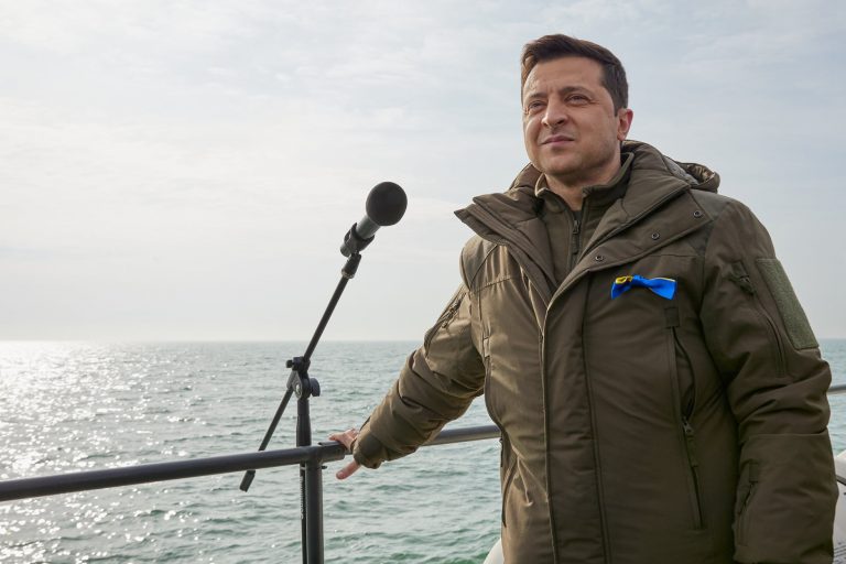 Zelenski a decis eliberarea deţinuţilor cu experienţă militară pentru a lupta împotriva ruşilor