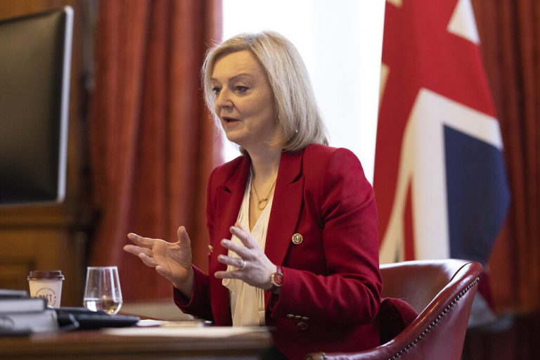 Șefa diplomației britanice: Conflictul din Ucraina ar putea dura „mai mulţi ani”