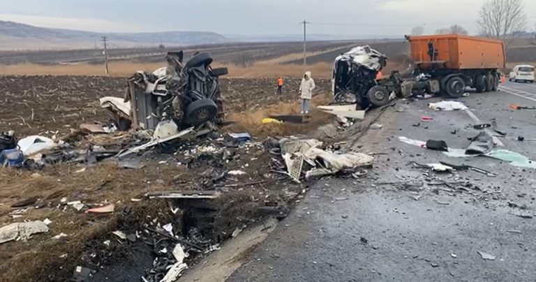 Șoferul TIR-ului din accidentul cu 7 morți avea în tahograf cardul altui șofer, pentru a câștiga 100 de lei în plus