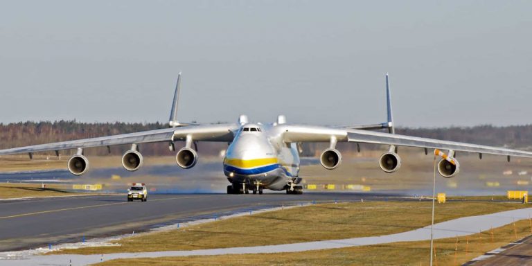 Cel mai mare avion din lume, Antonov 225 Mriya, a fost distrus în bombardamentele de lângă Kiev