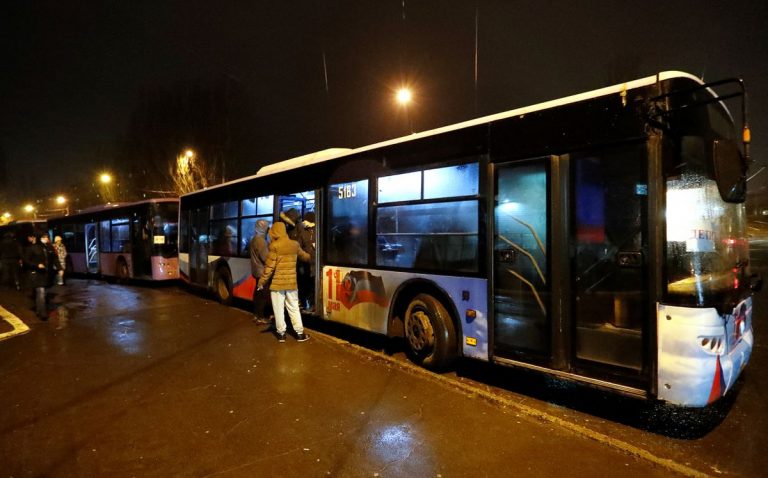 Explozie la Doneţk, civili din Donbas, evacuaţi în Rusia