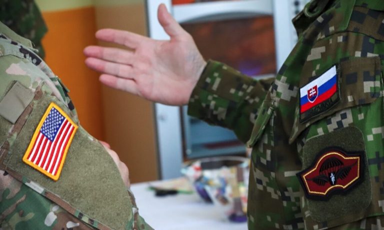 „Șopârlele” pro-ruse. Cum a luat naștere sentimentul anti-NATO în Slovacia