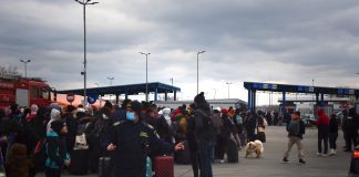 Refugiati din Ucraina la intrarea in Romania. Isaccea, Februarie 27, de Vlad Iavita