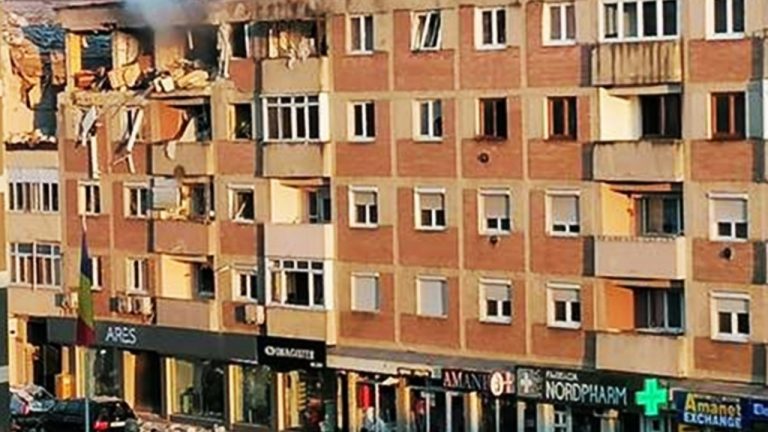 11 victime în urma unei explozii provocate de o acumulare de gaze într-un bloc din Carei