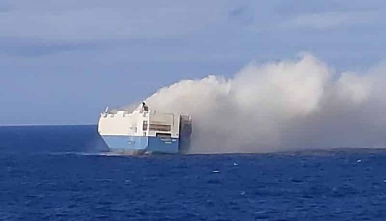 Cargobotul Felicity Ace, care transporta 4.000 de autoturisme germane, a luat foc în Oceanul Atlantic